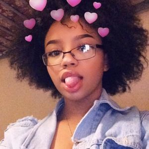 Meet your Posher, Nia